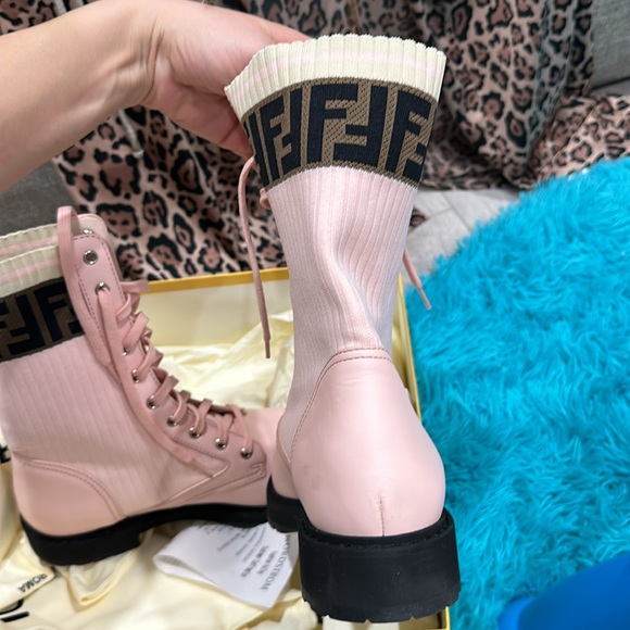 FENDI ROCKOKO LOGO COMBAT BOOT very good condition!! - Picture 4 of 16